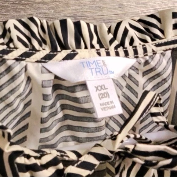 Time and Tru Black and Tan Striped Dress - Picture 12 of 12